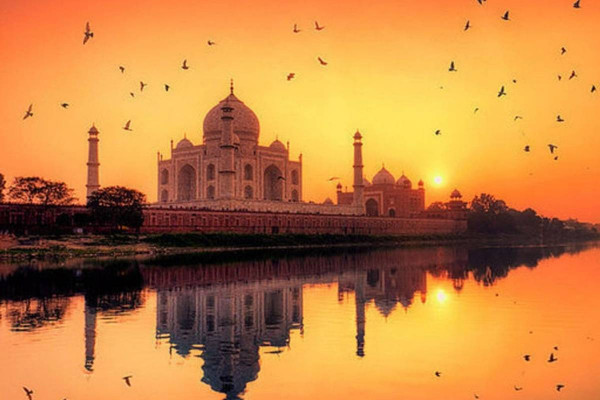 Sunrise Taj Mahal Tour: A Private 2-Day Delhi-Agra Trip