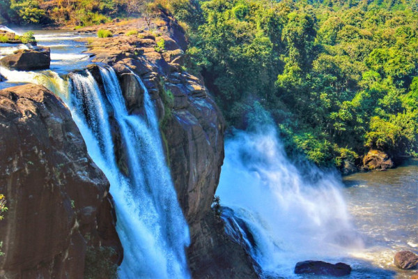 Private Waterfalls Tour from Kochi to Athirappally for 2 Days