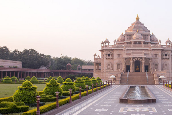 Akshardham Temple Tour with Dinner