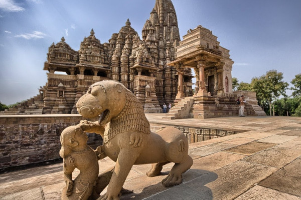 4-Day Madhya Pradesh Heritage Tour Package Covering Gwalior, Orchha & Khajuraho Temples