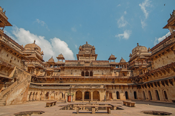 6-Day Jewels of Madhya Pradesh Tour Package with Gwalior, Orchha, Khajuraho, Panna & Jabalpur Sightseeing