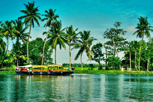 Kerala and North Goa Tour for 8 Days with Backwaters, Churches & Wildlife Adventures
